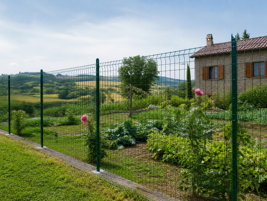 Recinzione Giardino Economica: Soluzioni Pratiche per Spendere Meno